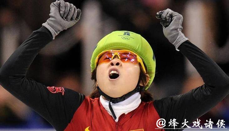 中国短道混接无缘奖牌，王濛现场观赛快哭了，语带哽咽眼眶含泪